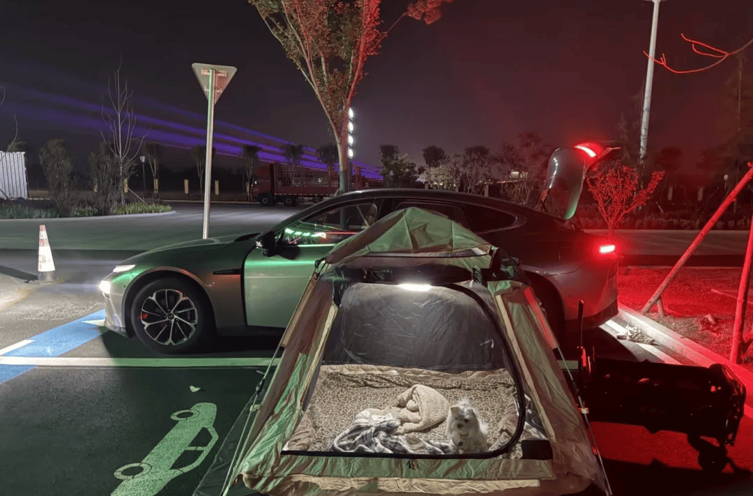 间年轻人旅行掀起“帐篷过夜”热潮澳门新葡京不住酒店住帐篷!国庆期(图2) 间年轻人旅行掀起“帐篷过夜”热潮澳门新葡京不住酒店住帐篷!国庆期(图2)