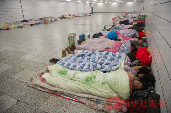 新华社记者陪农民工讨薪澳门新葡京110小时