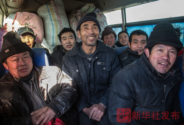 新华社记者陪农民工讨薪澳门新葡京110小时(图3)